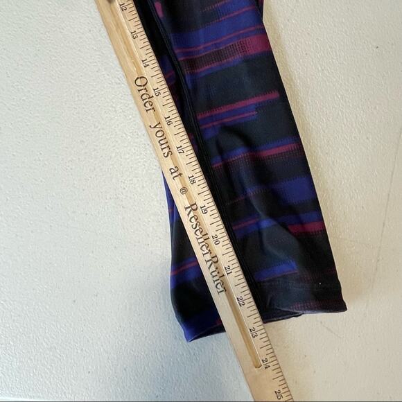 Nike Dri-Fit Crop Leggings Size Small Black and Purple - Picture 10 of 10